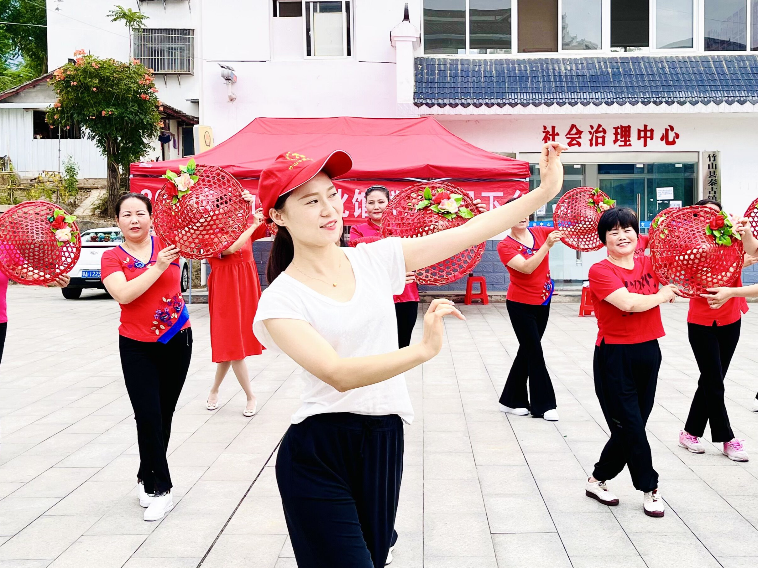 县文化馆下乡文艺辅导助兴丰收节