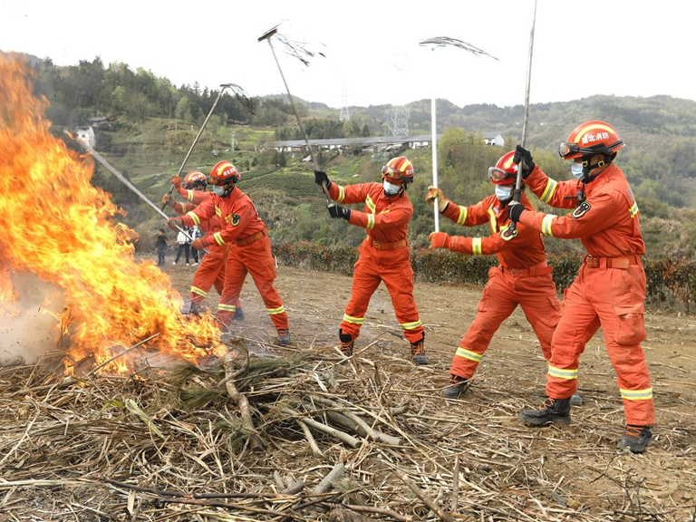 竹山县绷紧国庆节期间森林防火“安全弦”