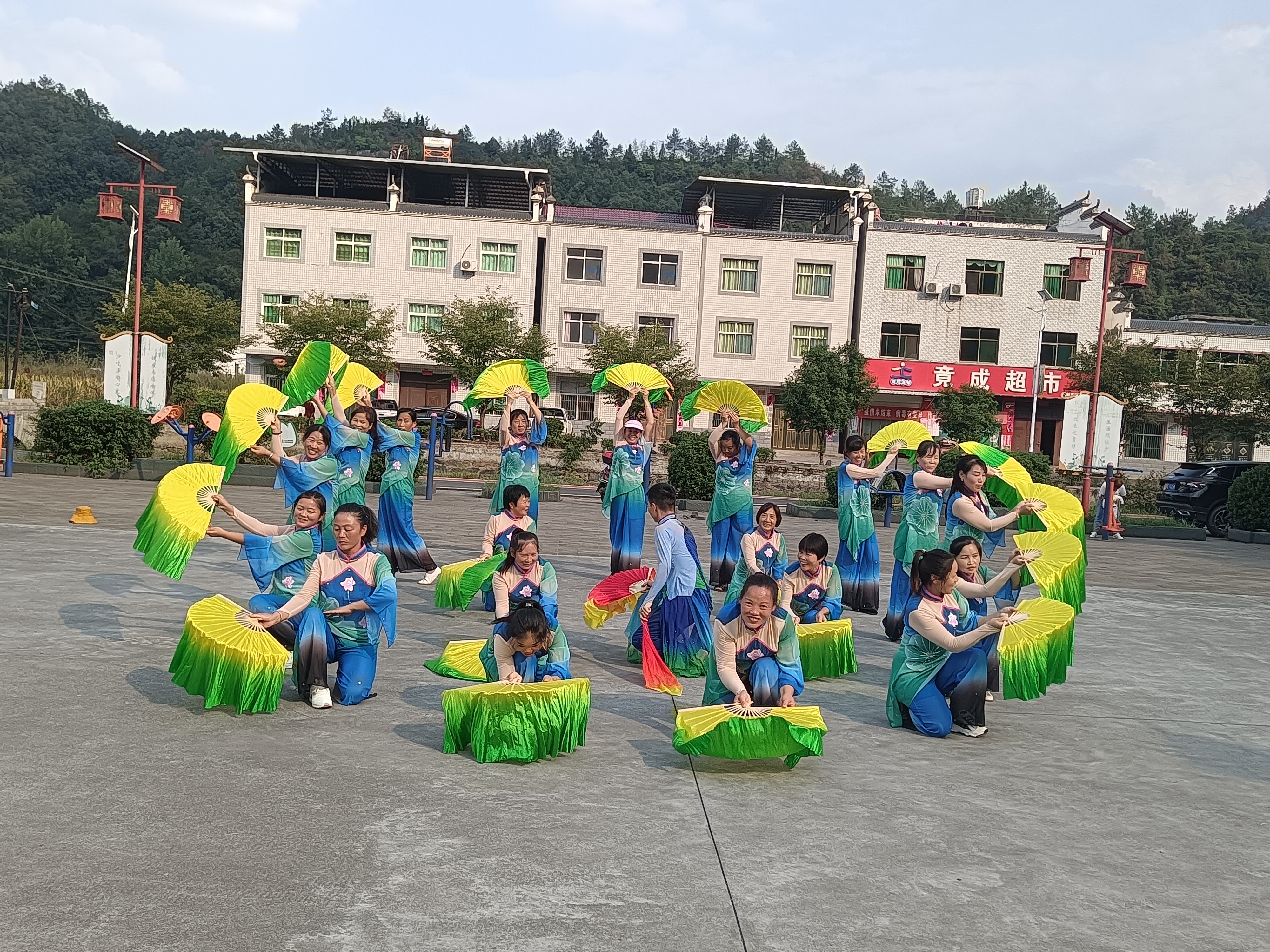 擂鼓镇：精心排练舞蹈喜迎二十大