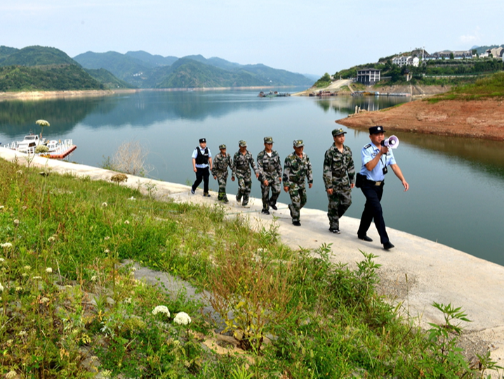 上庸镇：圣水湖畔党旗红 党建引领百业兴