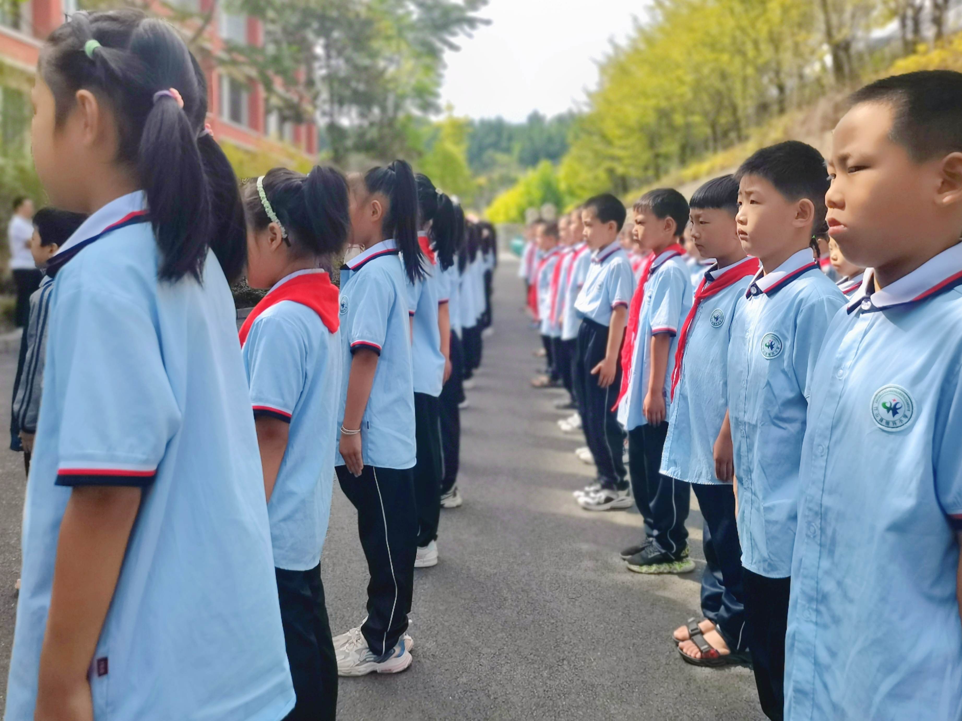 恒升小学举行“学生行为习惯养成训练”活动