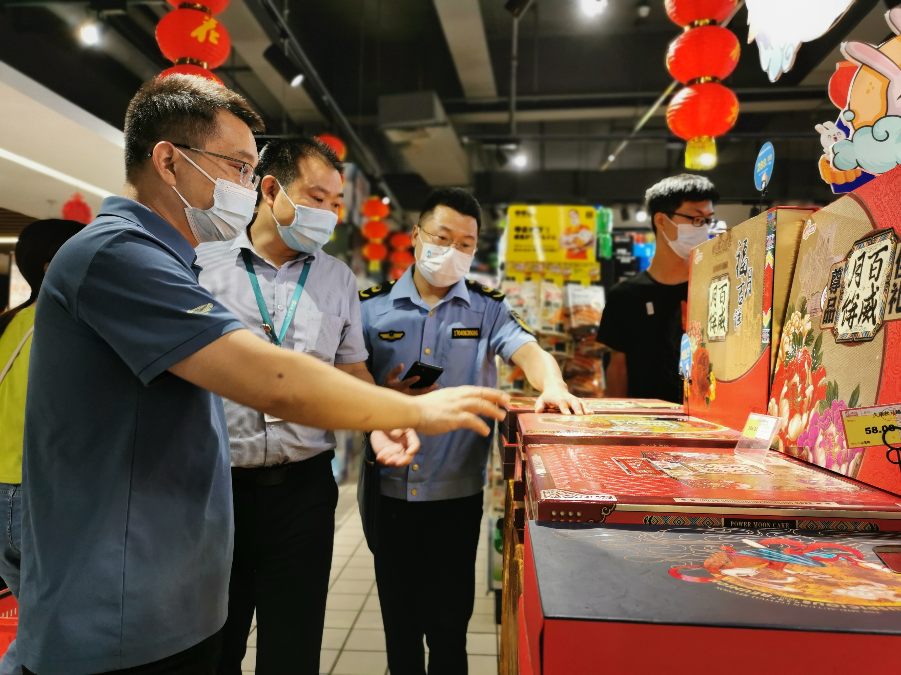 县发改局：巡价保供，防范“月饼刺客”