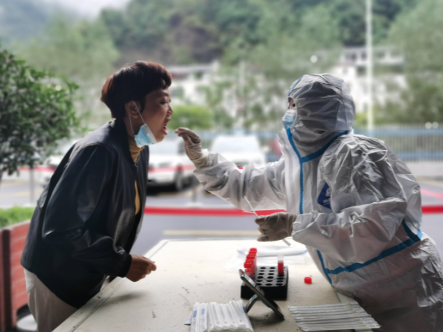 柳林乡：雨中“核酸”见证温暖与力量