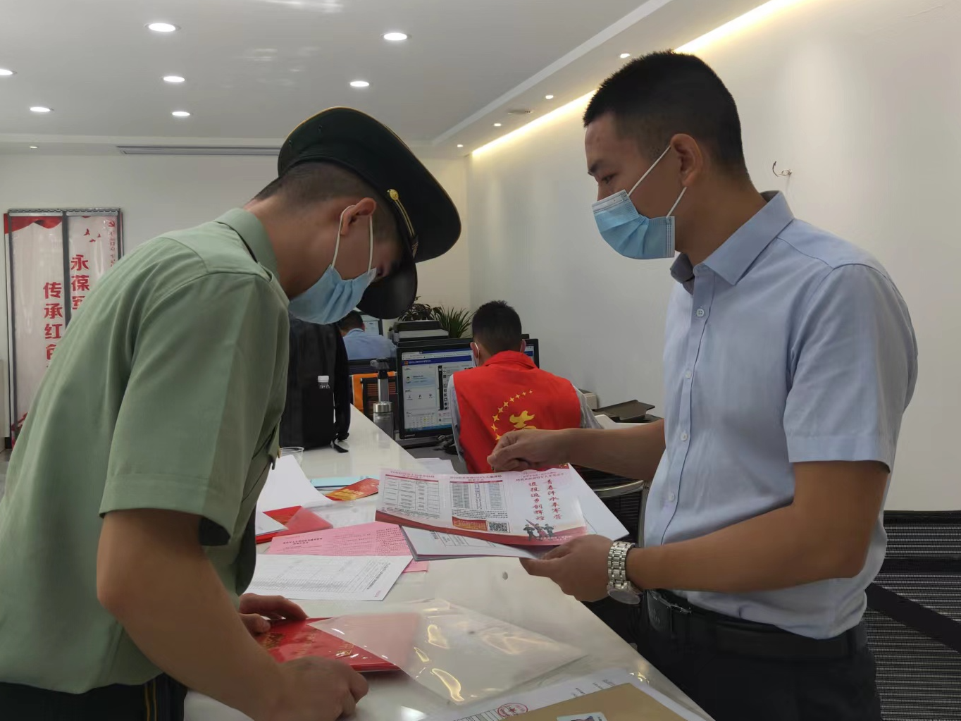 我县2022年度首批19名退役军人光荣返乡