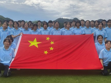 竹山一中开展“向国旗敬礼”主题教育