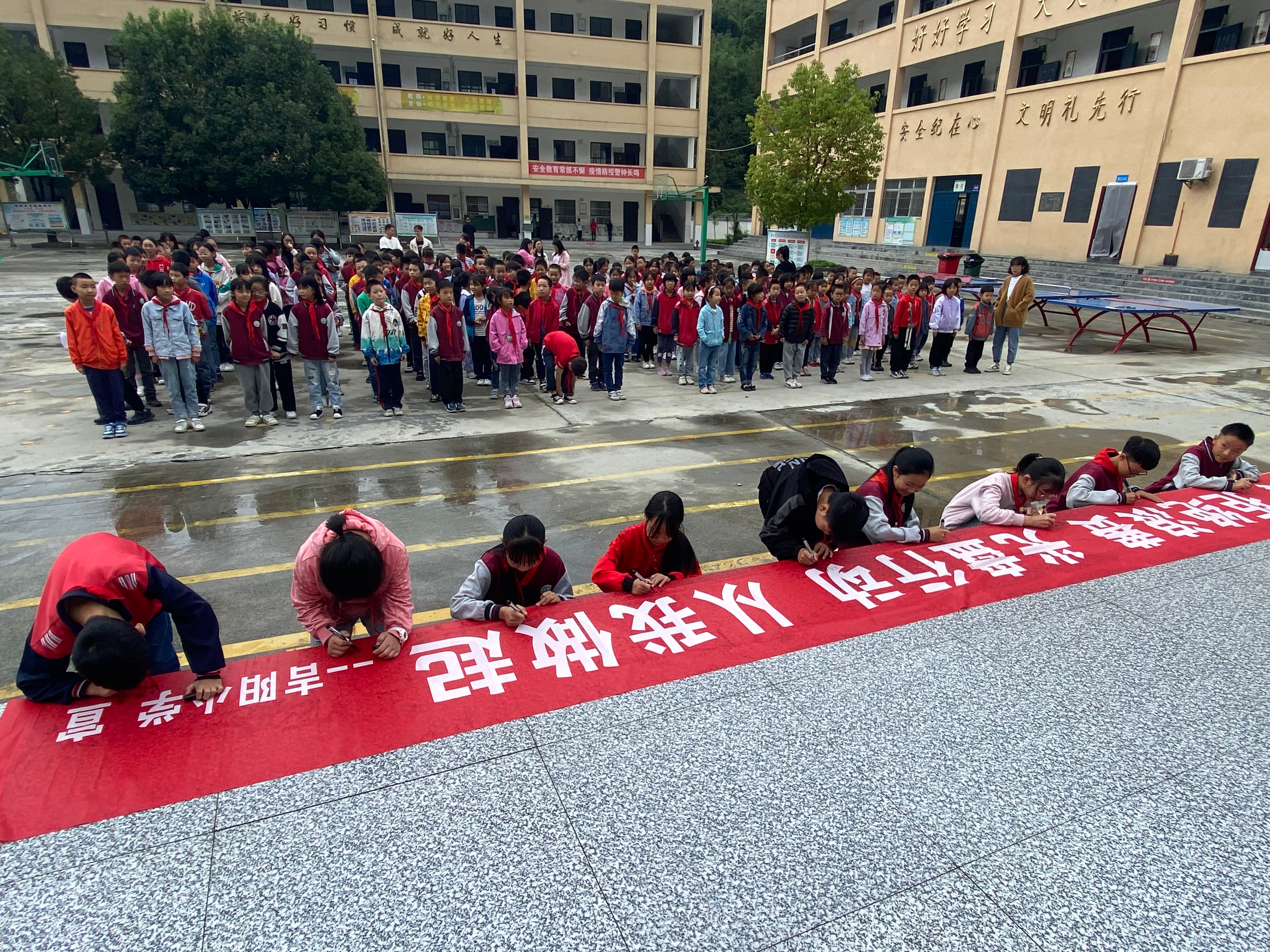 吉阳小学开展“厉行节约 反对浪费 从我做起”教育活动