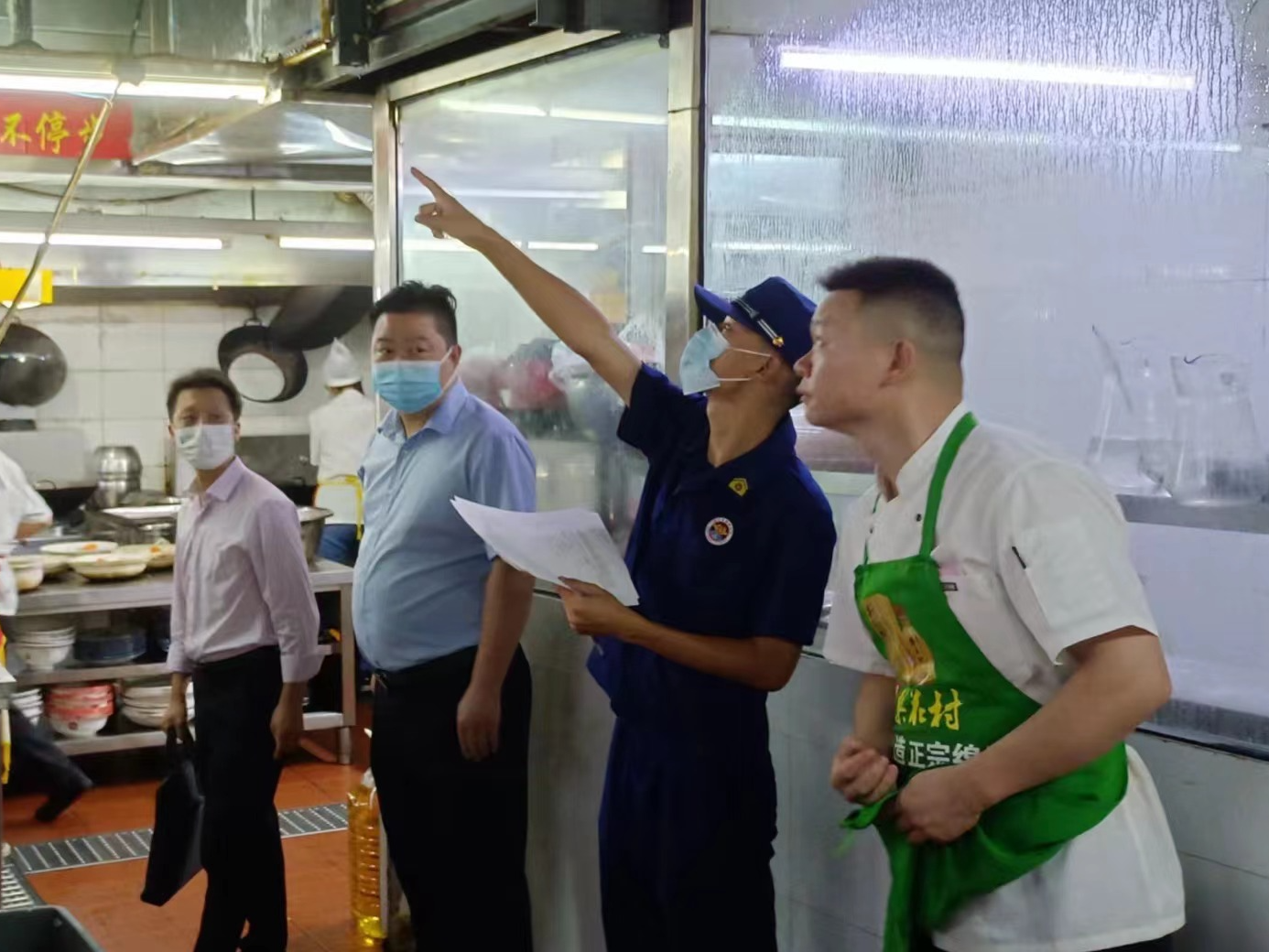 城关镇：国庆不打烊　安全我守护