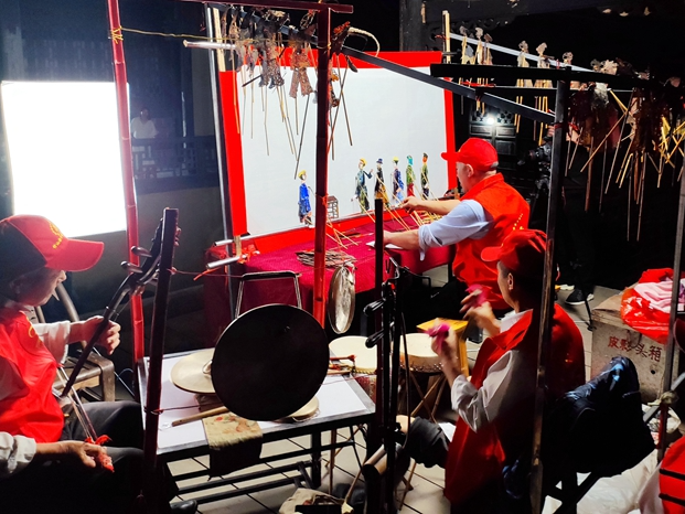 竹坪乡：庆国庆 演皮影