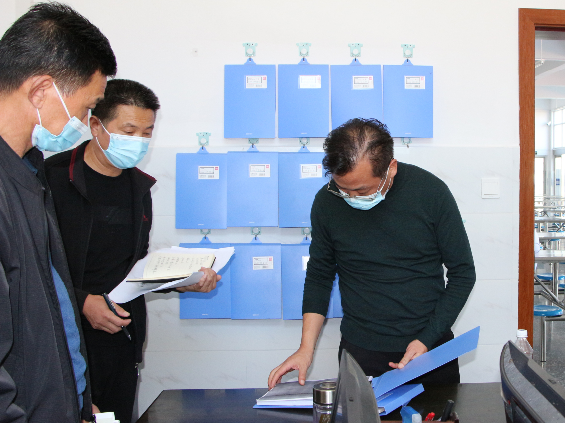 市教育局到溢水小学督导后勤管理