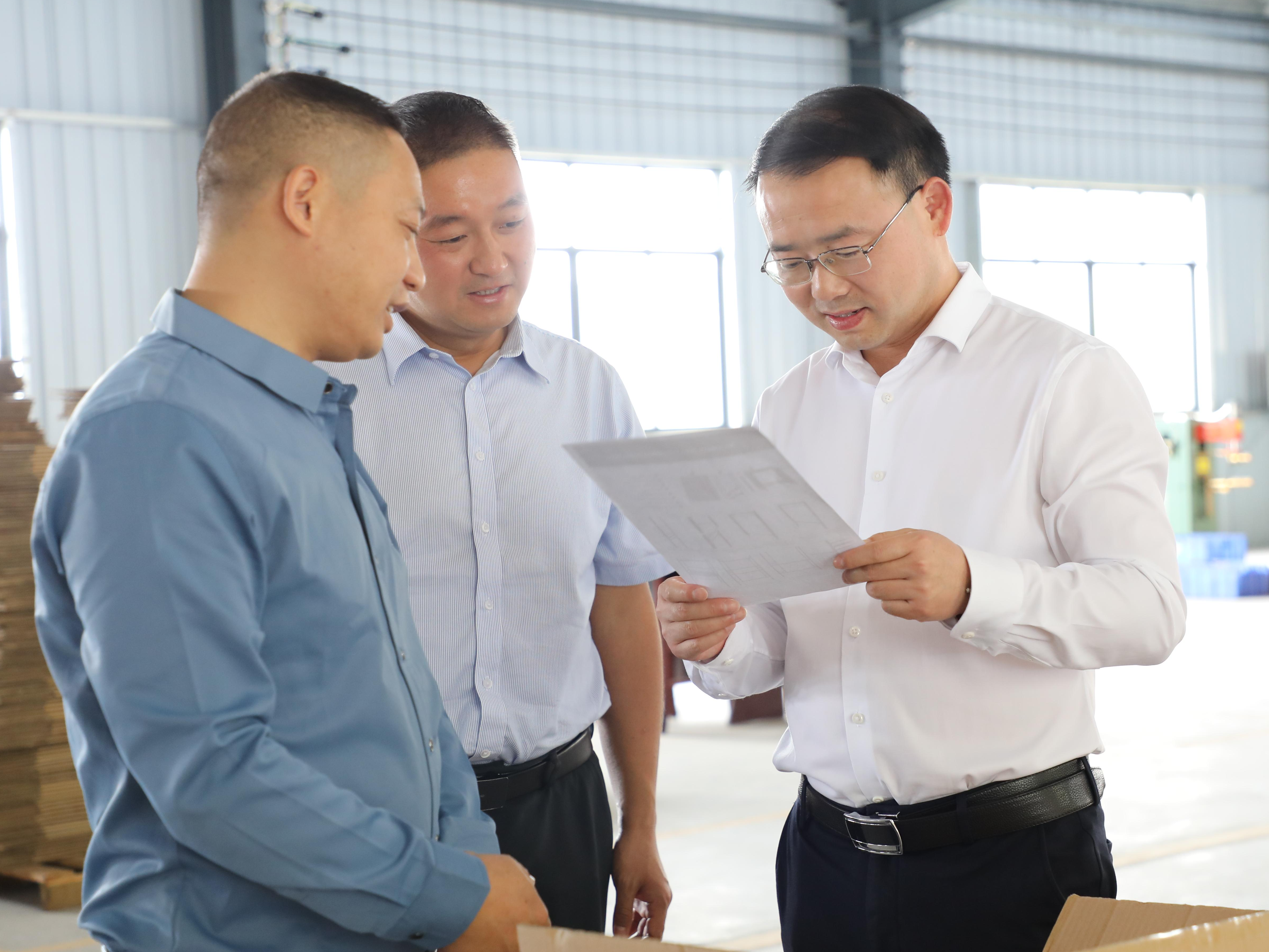 熊应标在文峰乡走访调研重点工作