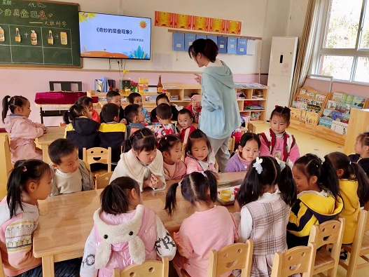 擂鼓镇护驾幼儿园开展教研活动