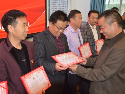 竹山二中：班主任师徒结对共成长