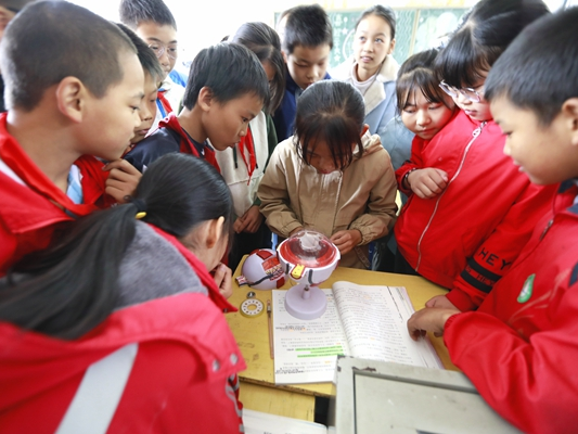 宝丰镇各学校积极开展近视防控宣传主题活动
