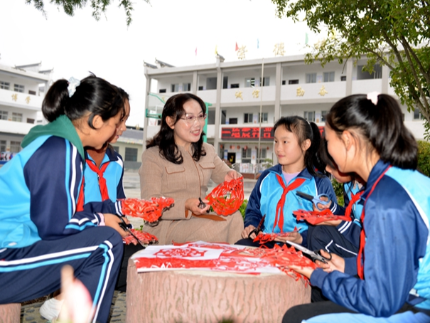 县教育局：教研送教入校 助力“双减”增效