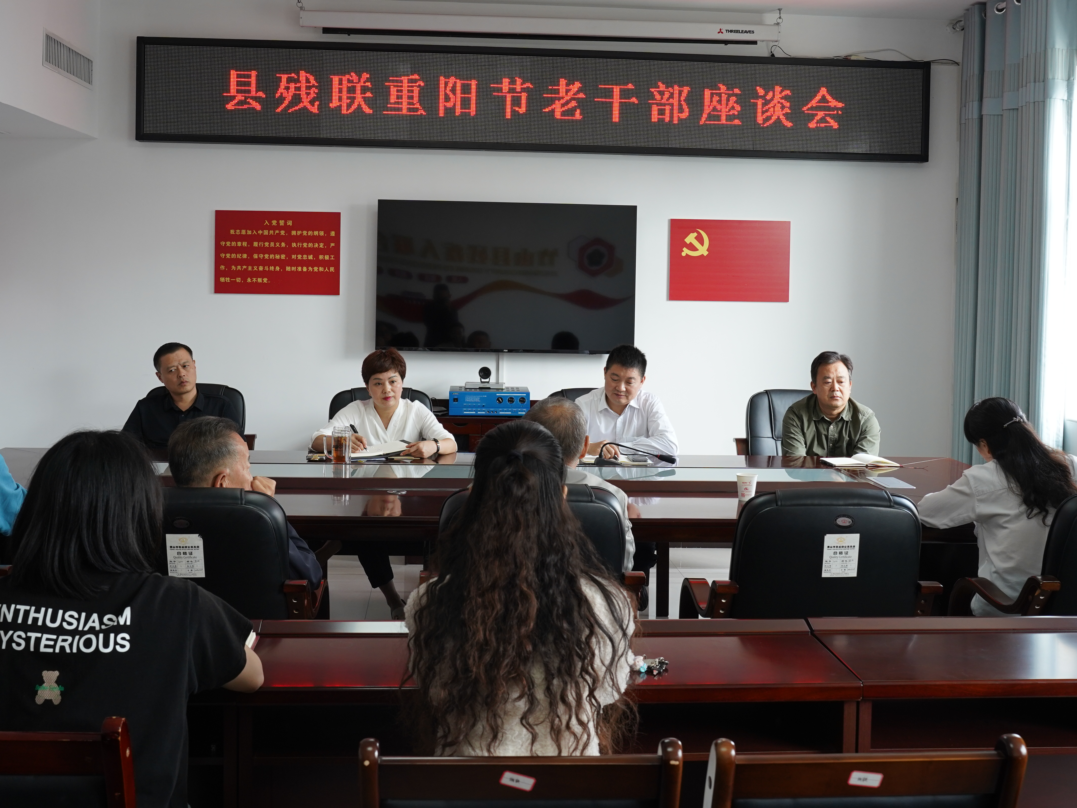 县残联组织召开老干部座谈会