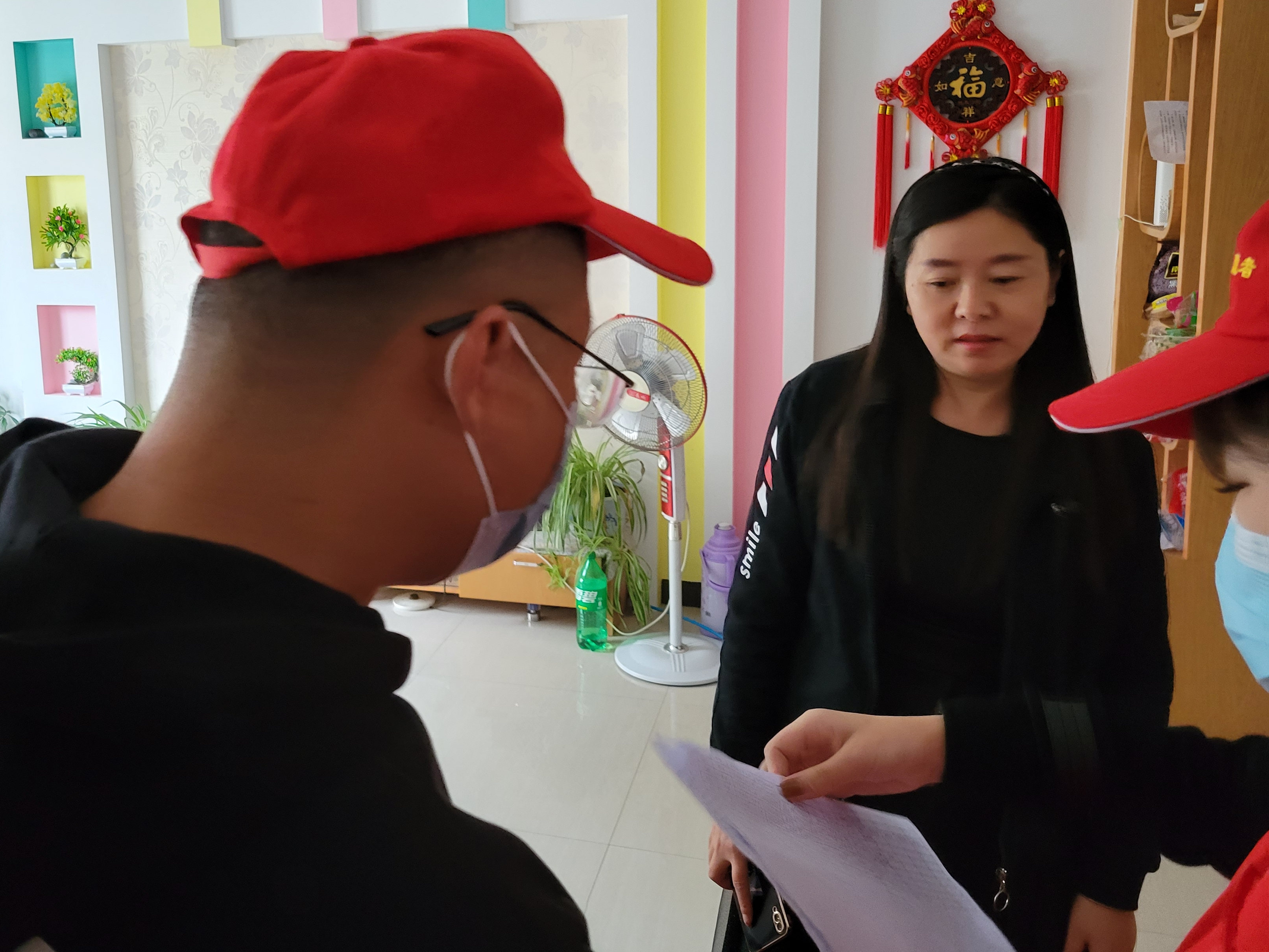 官渡镇：党员干部下沉一线 筑牢“防疫墙”