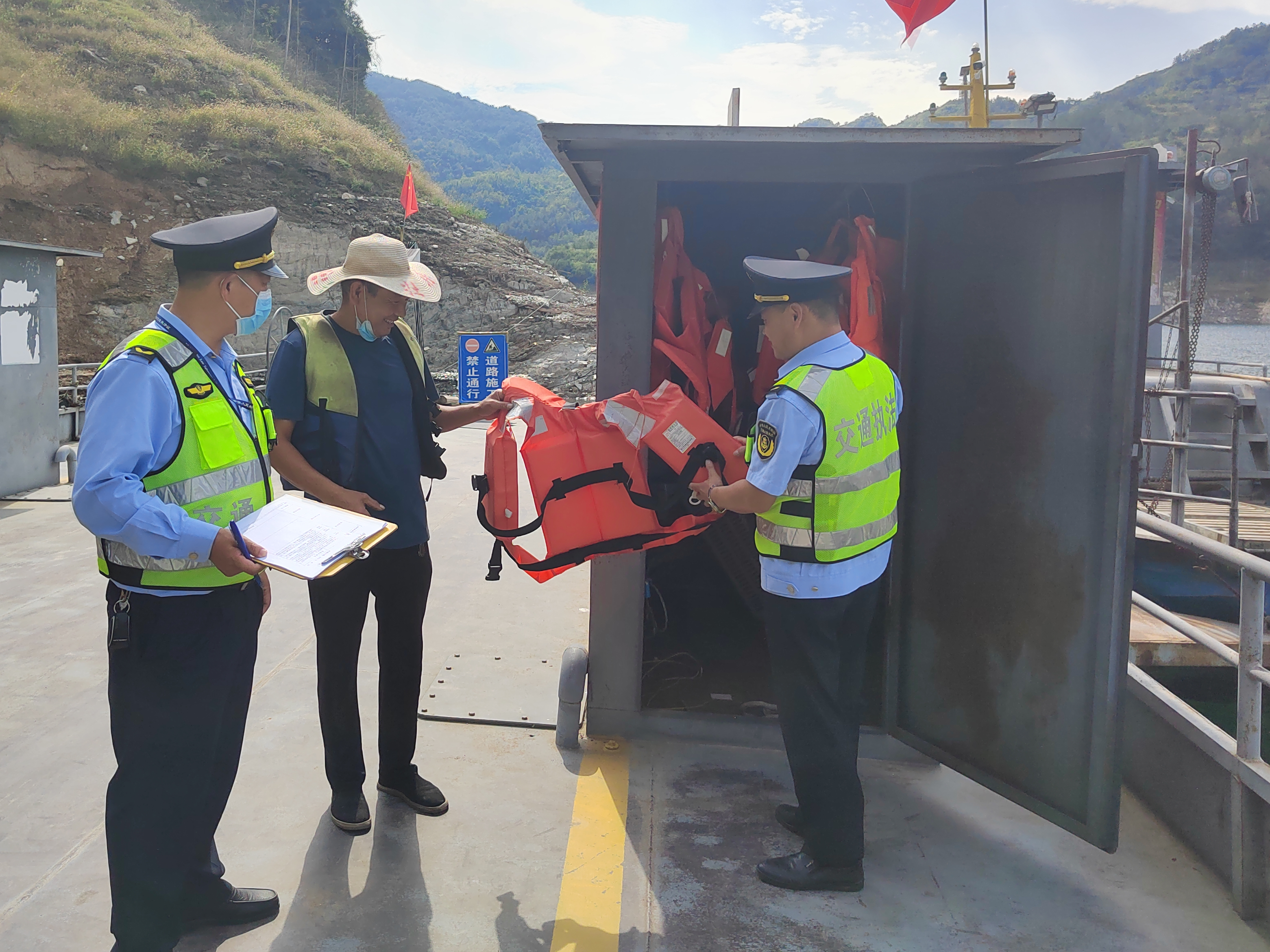 县交通运输执法大队：全力以赴守护国庆节交通运输安全