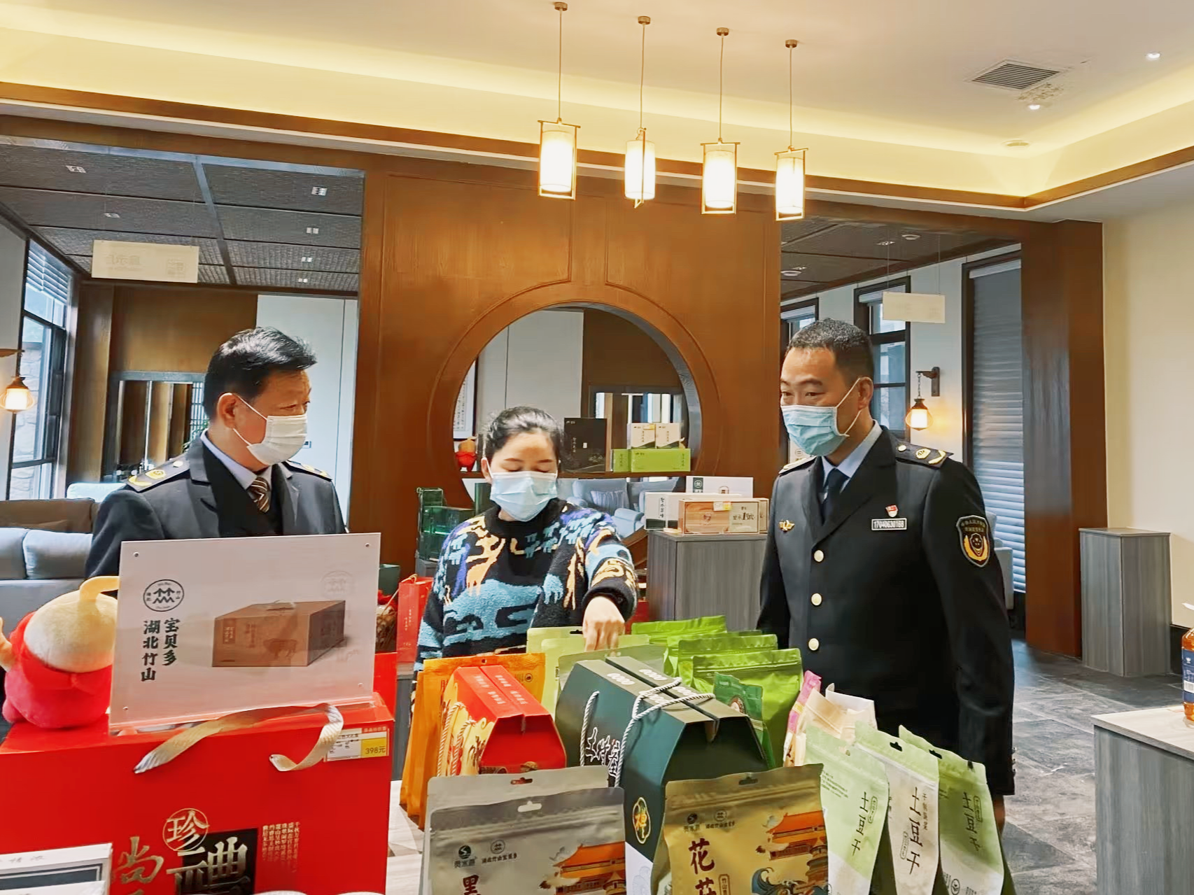 县市场监管局开展过度包装专项整治行动