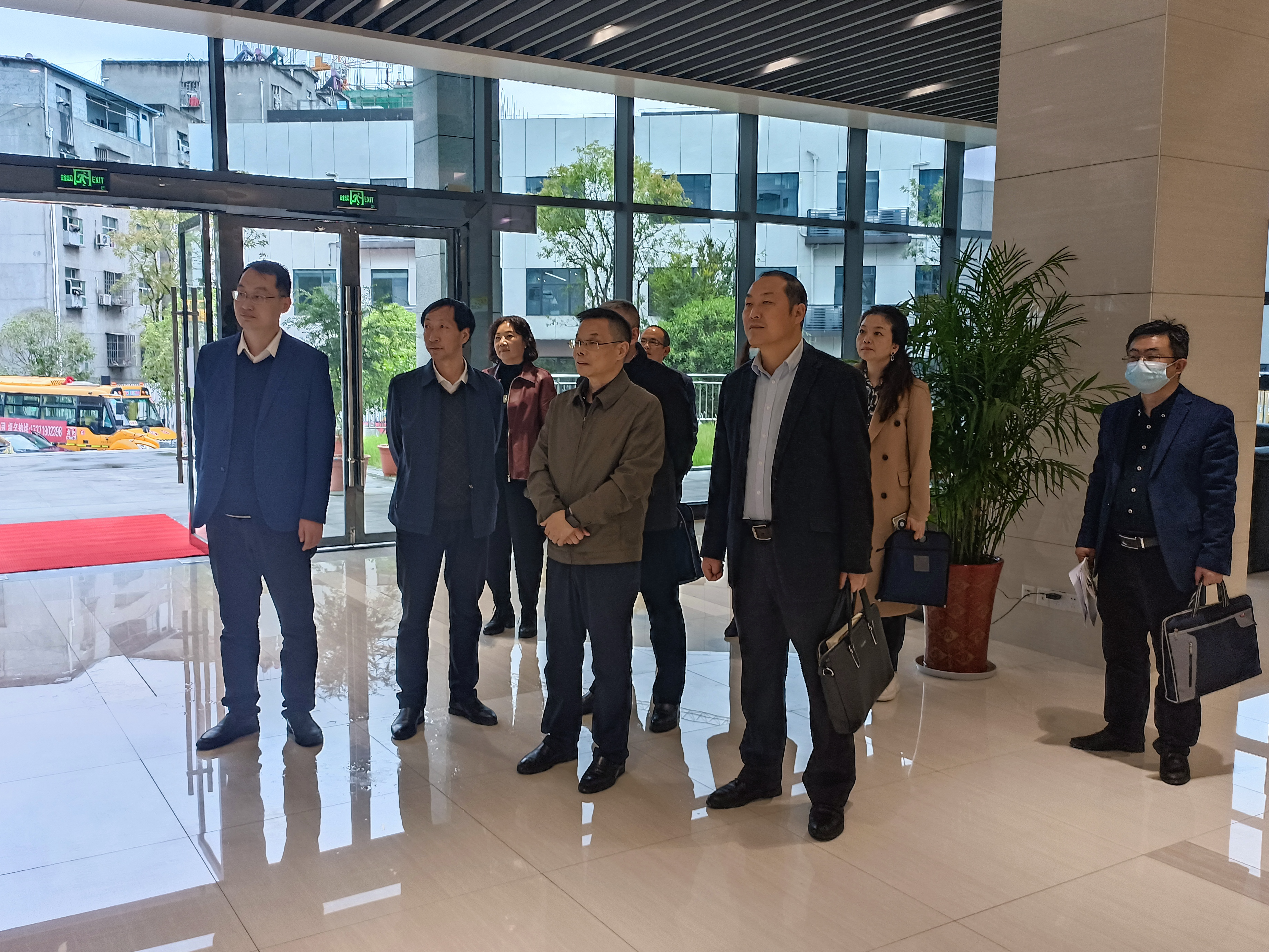 市档案馆馆长丁清华来我县调研