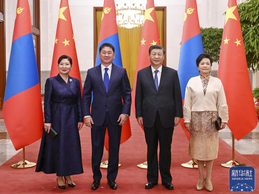 习近平同蒙古国总统呼日勒苏赫举行会谈