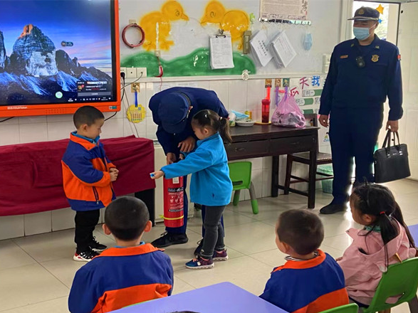 县消防救援大队到实验幼儿园开展消防安全专项检查