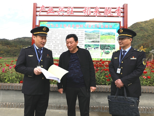 官渡镇市场监管所主动服务市场主体发展