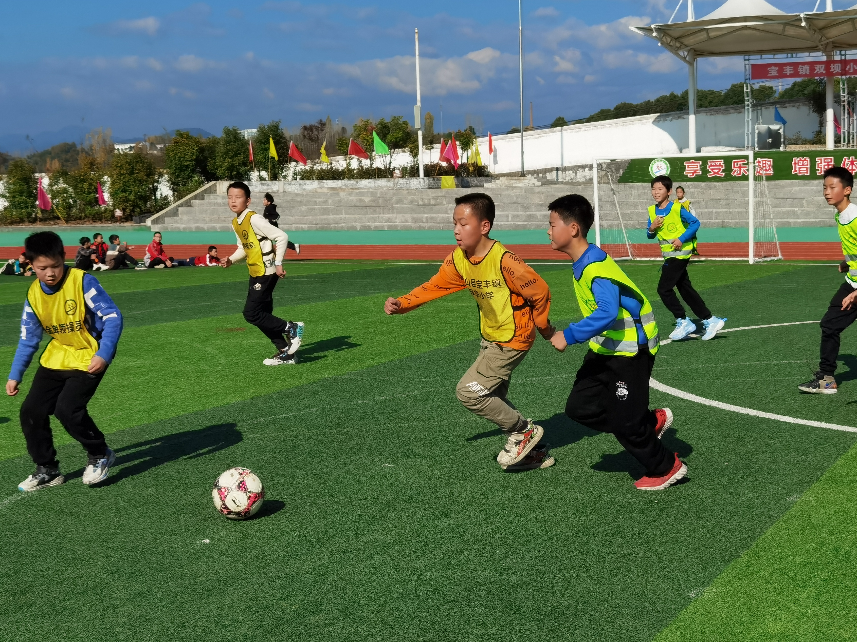 双坝小学：创建足球特色学校  点亮乡村学生足球梦