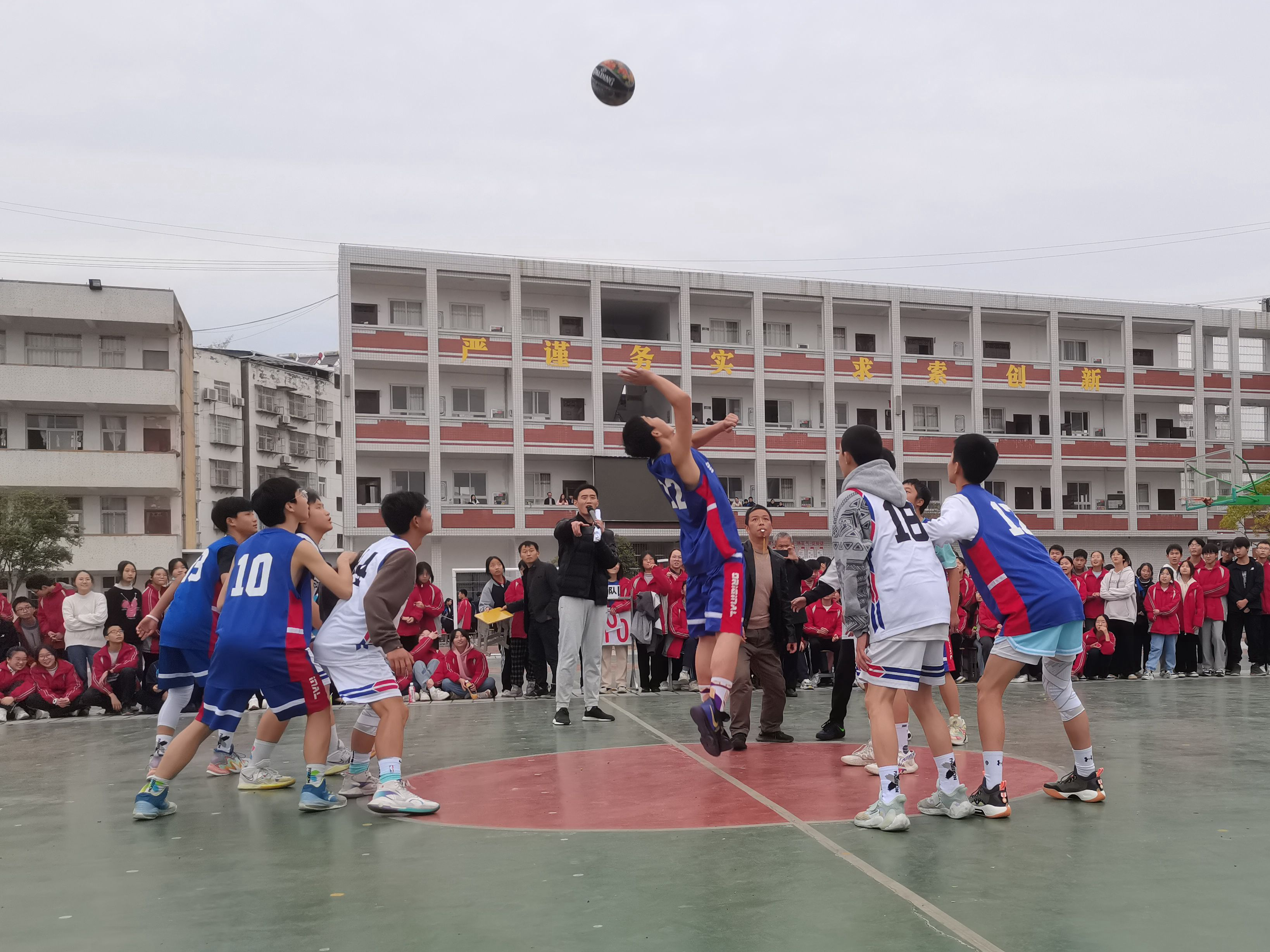 宝丰中学举办第二十五届体育运动会