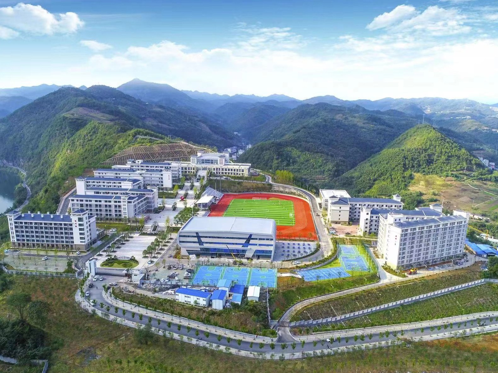 竹山职校成为国家智慧教育平台首批试点单位