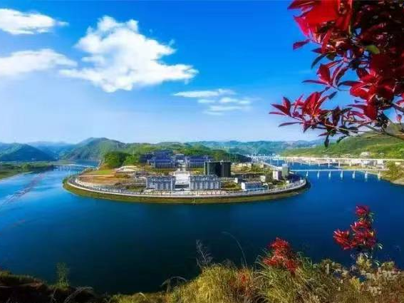 齐心协力保平安  大爱无疆暖心田