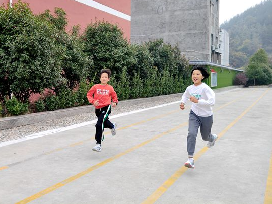 擂鼓镇小学：健康测试强体质，阳光锻炼体康乐