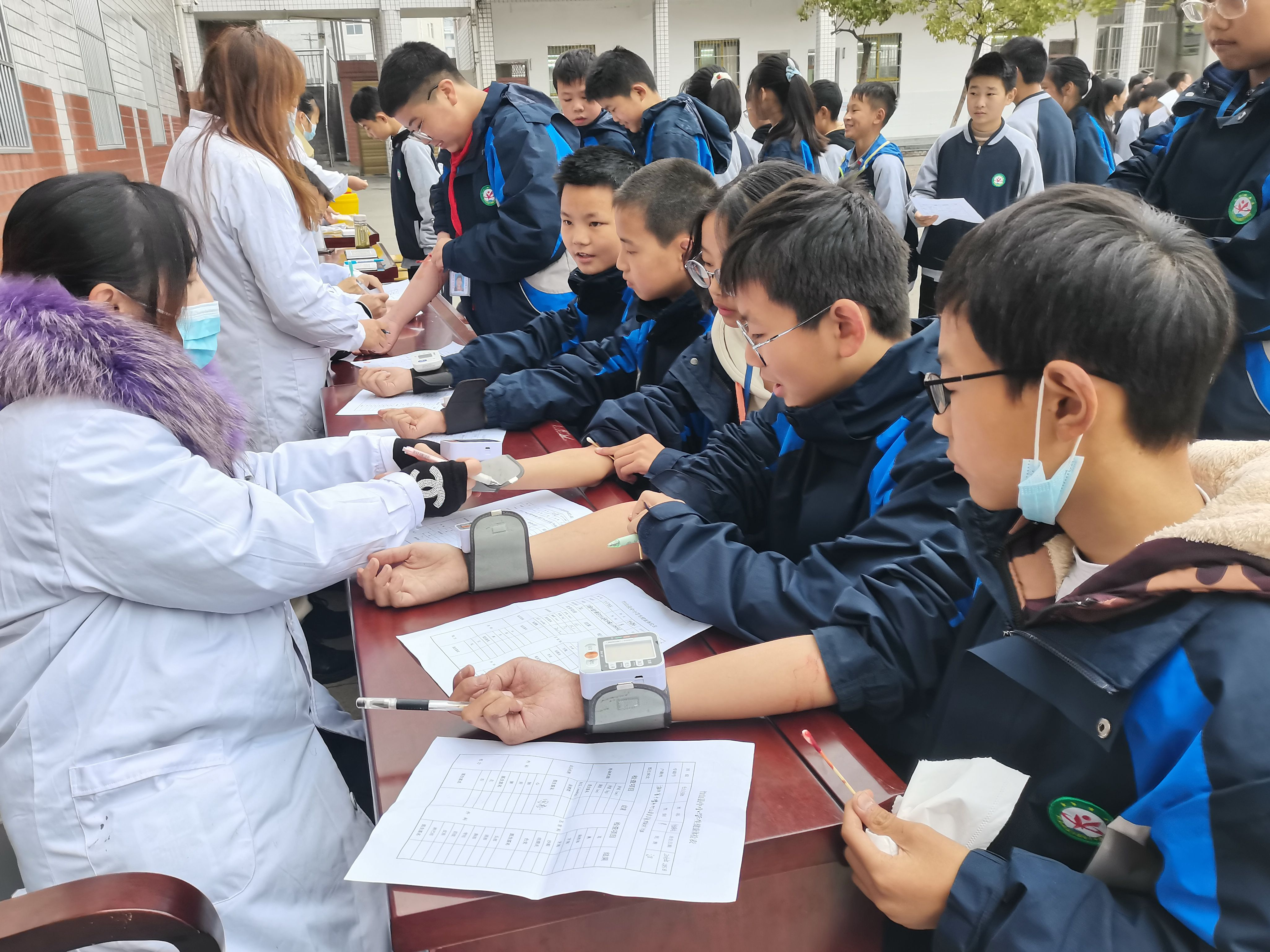 宝丰中学：健康体检进校园 护航学生健康成长