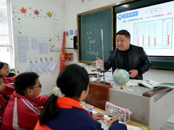 县教育局教研室：驻校送教　赋能课改