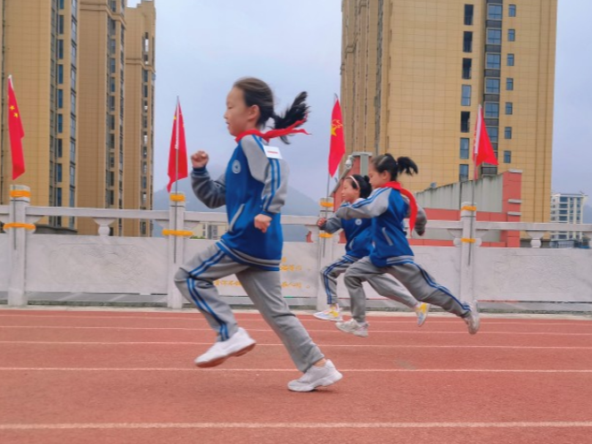 恒升小学举行“趣味运动会”