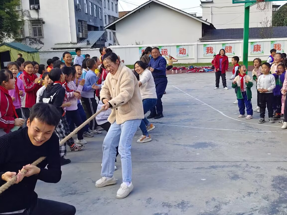 溢水东川小学举行冬季拔河比赛