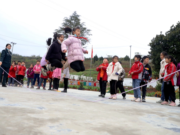 麻家渡营盘河小学：“减负”强身 快乐“斗寒”
