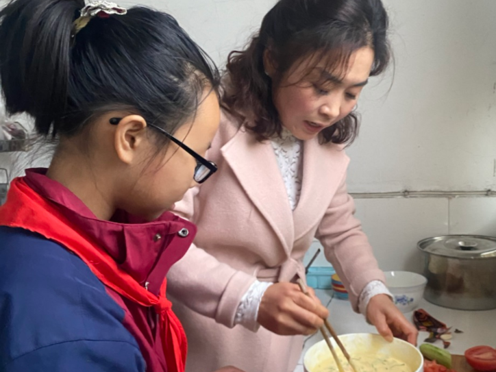 县第二实验小学：点亮“微心愿” 生日我陪伴