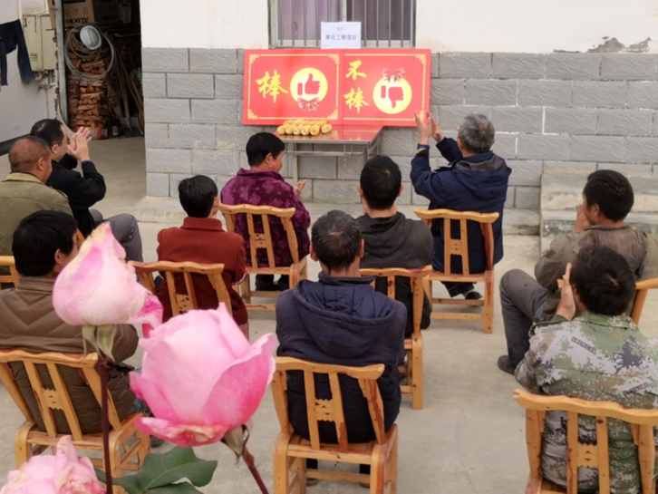 秦古镇小河村：房前屋后改造棒不棒？玉米棒子牌下放