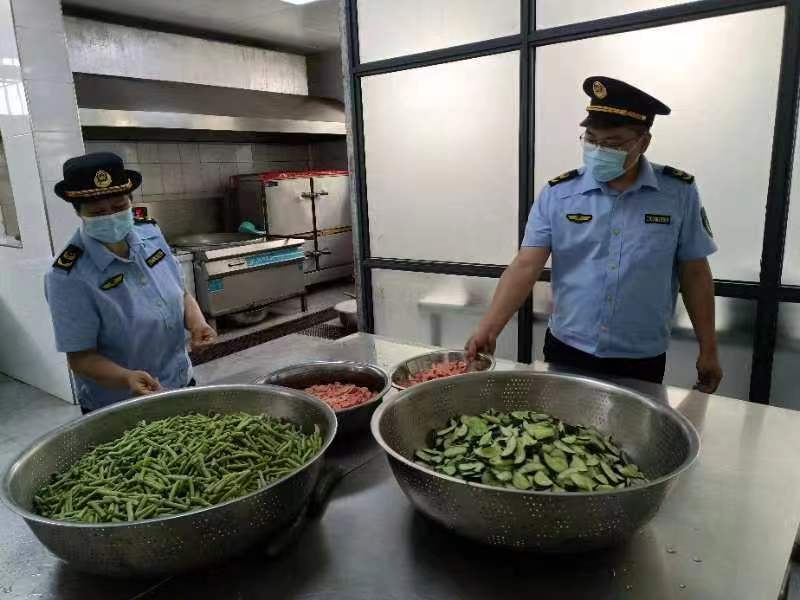 县市场监管局：把好“食安关” 护航中高考