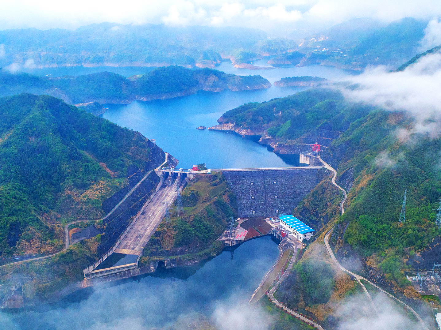 汉江集团公司董事长何晓东来竹调研