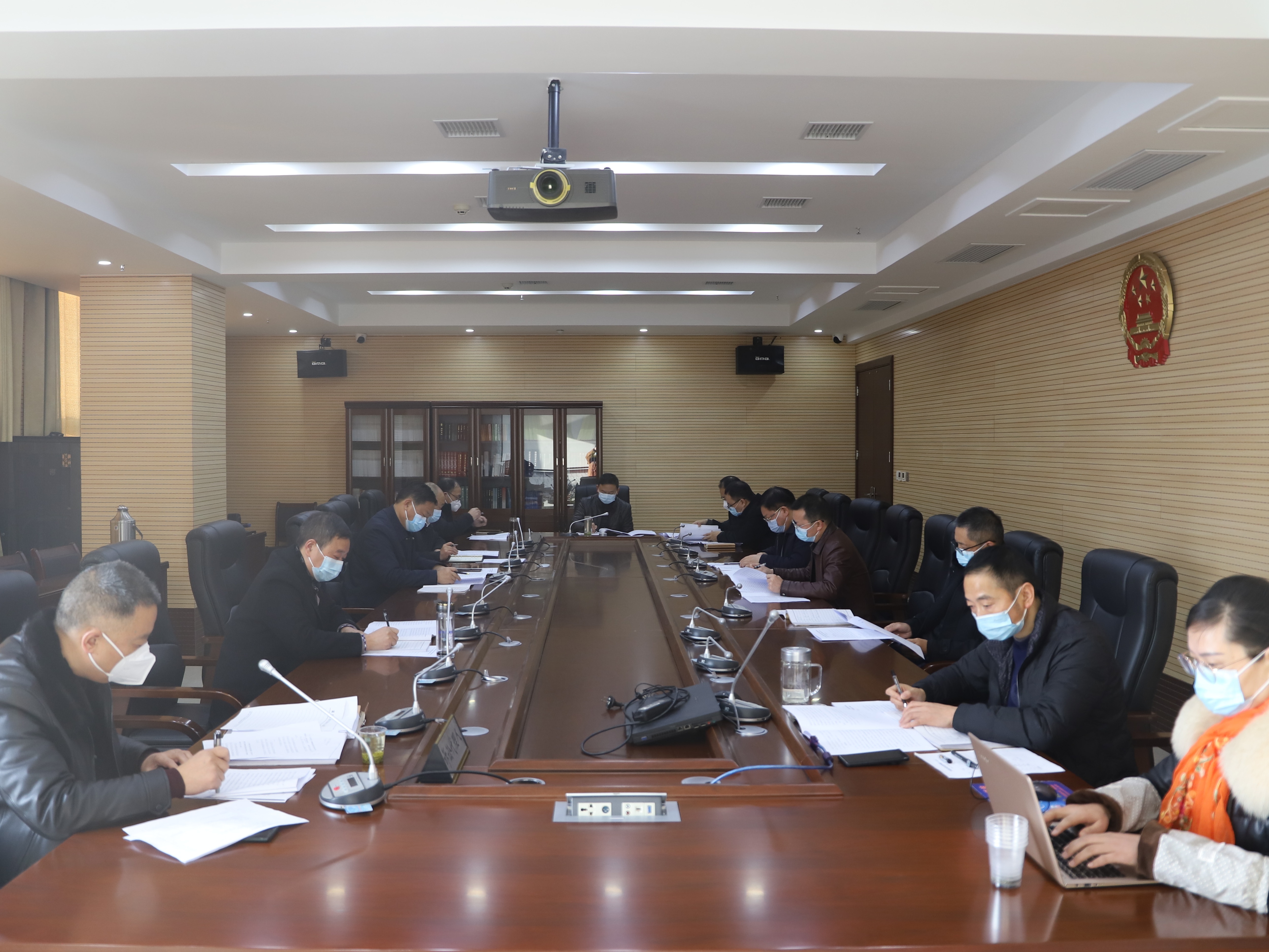竹山法院：加强审判权力监督 首邀律师列席审委会