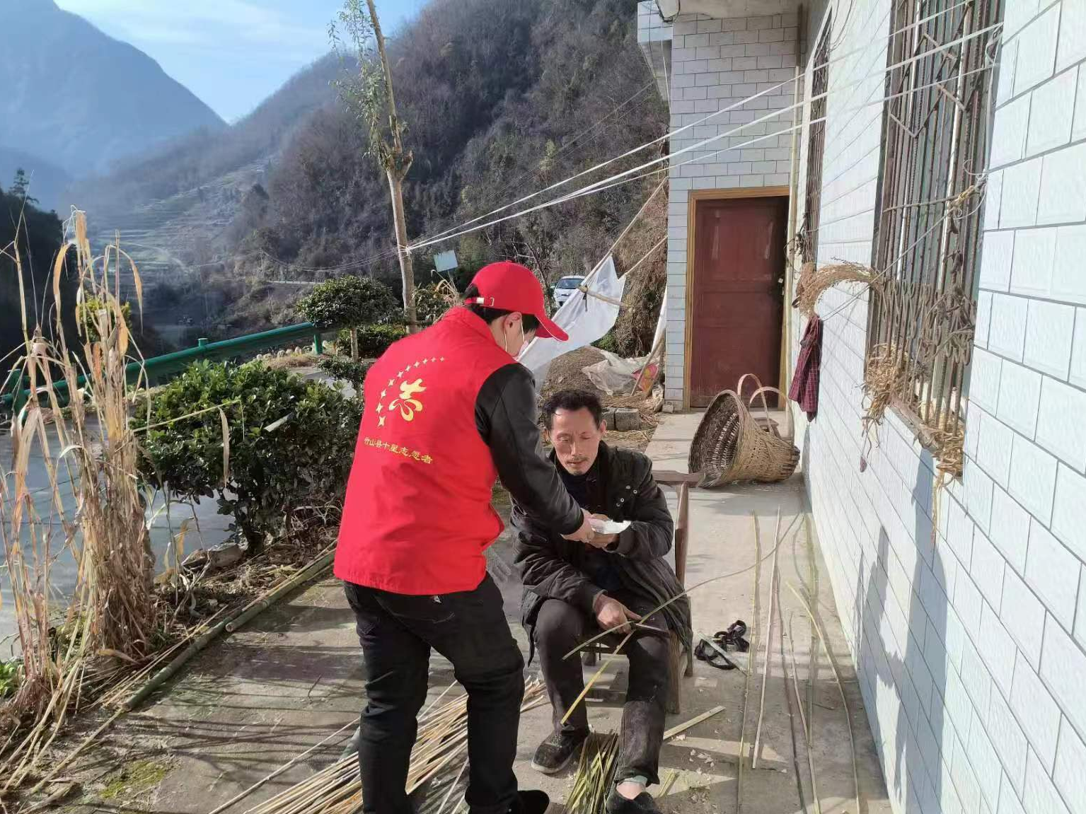 柳林乡：“敲门行动”有力度 疫情防控有温度