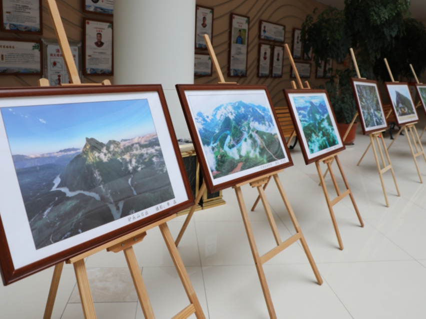 竹山举办“森呼吸·林距离”湖北九女峰国家森林公园摄影作品展