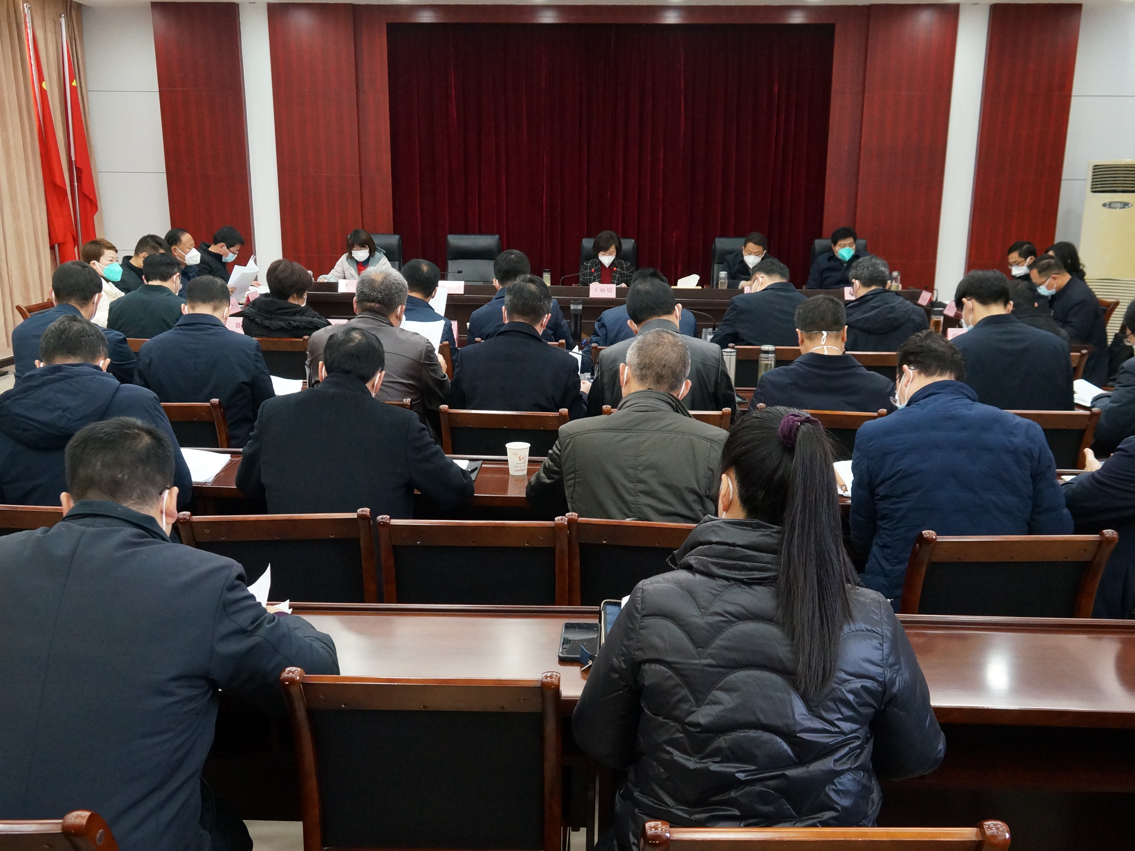 县十九届人民政府第20次常务会议召开