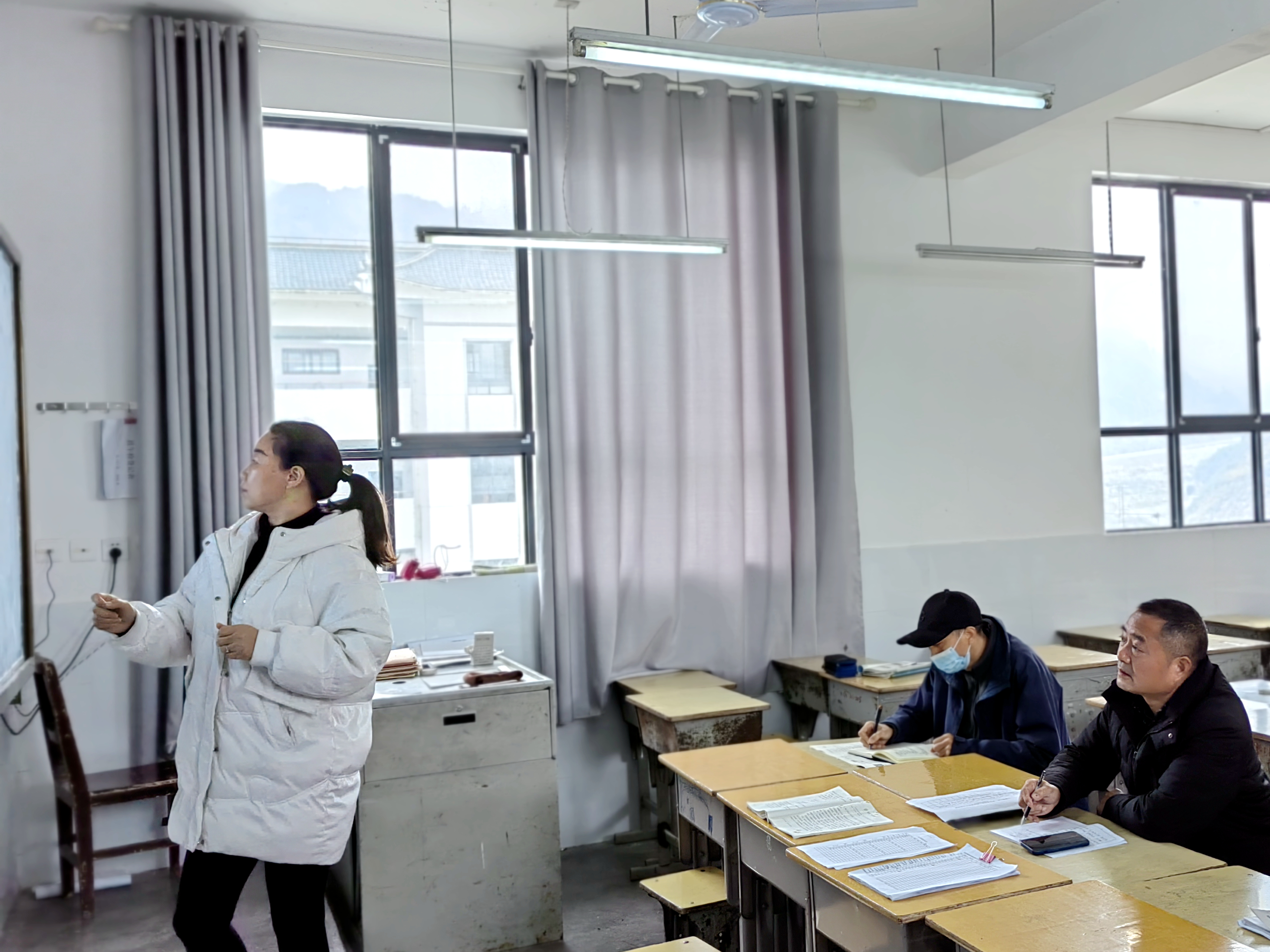 上庸镇中心学校：云端教学有妙招，线上教研助成效
