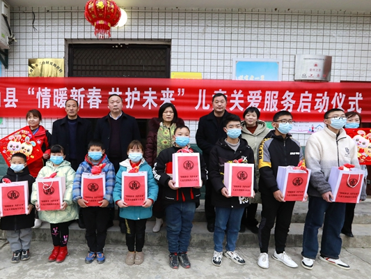 县民政局：开展“情暖新春、共护未来”儿童关爱服务活动