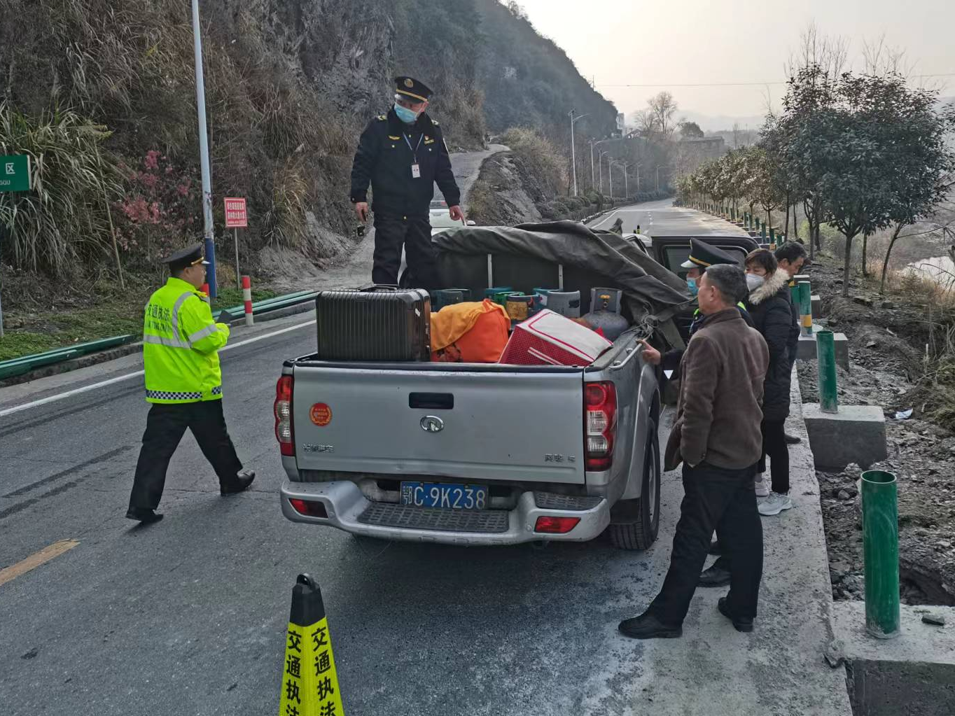 縣交通執(zhí)法大隊開展春運道路水路執(zhí)法檢查活動