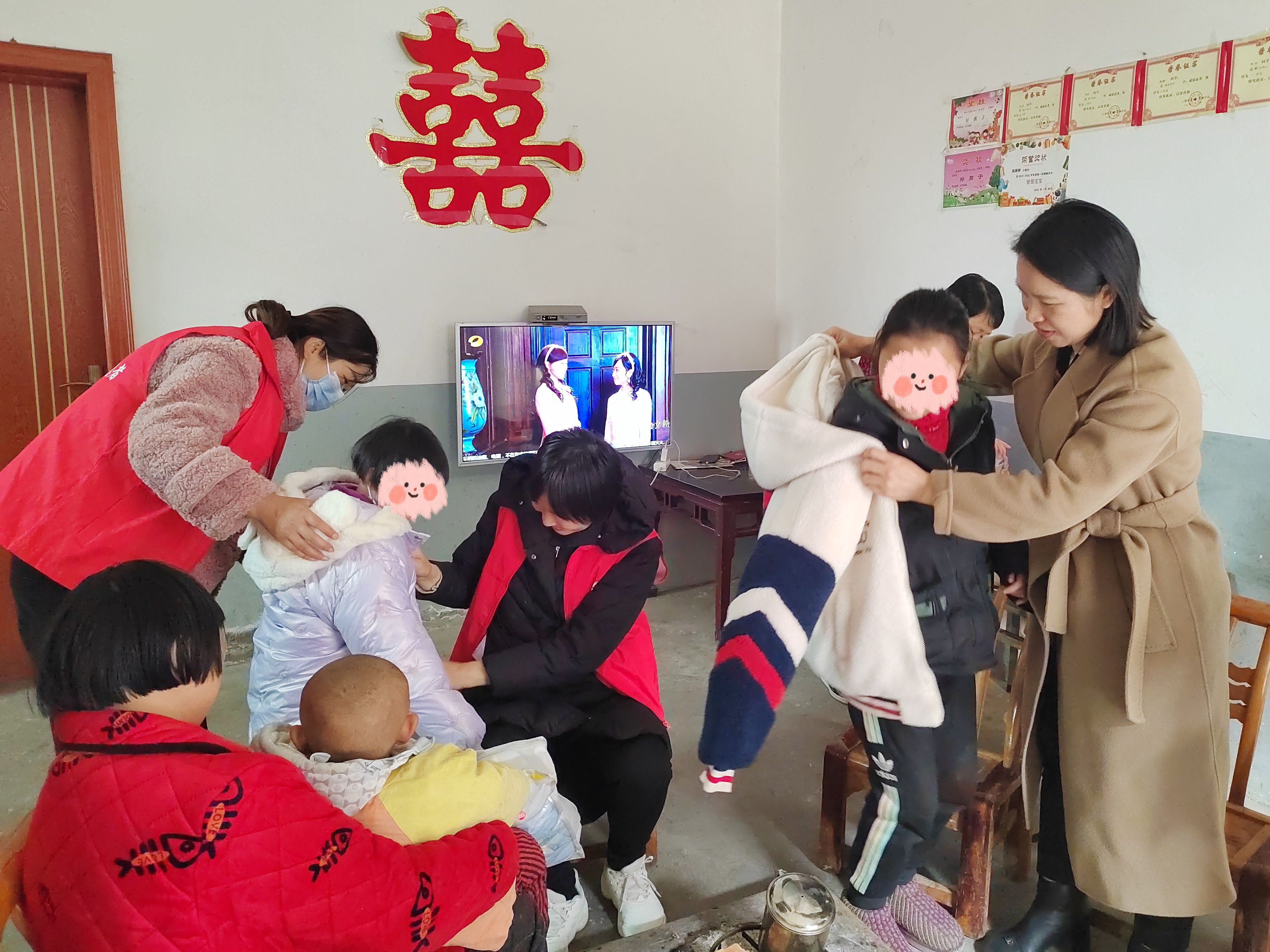 县妇联开展儿童关爱服务活动