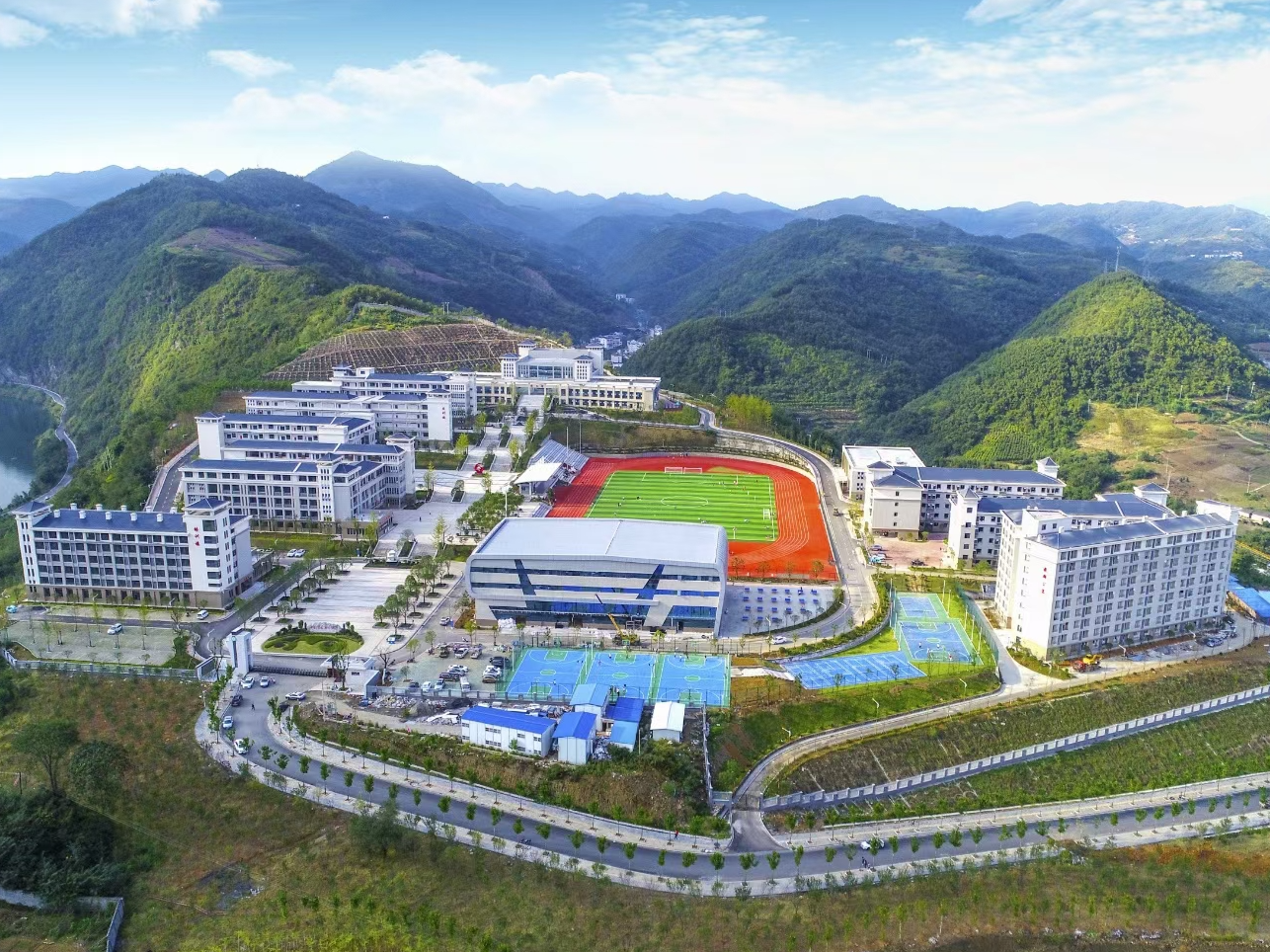 竹山职校：打造德育品牌  提升育人水平