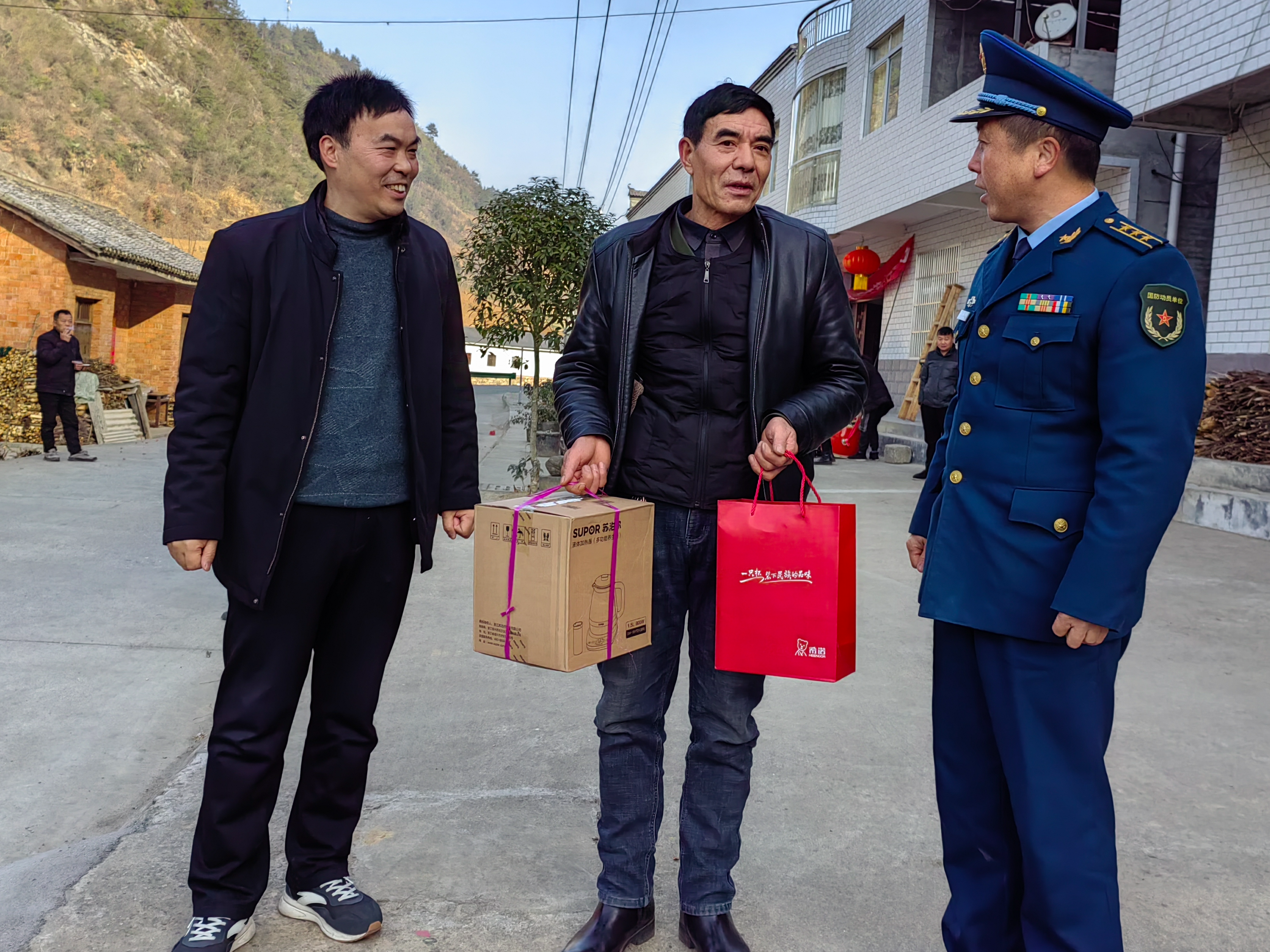 麻家渡镇：走访慰问“兵支书”